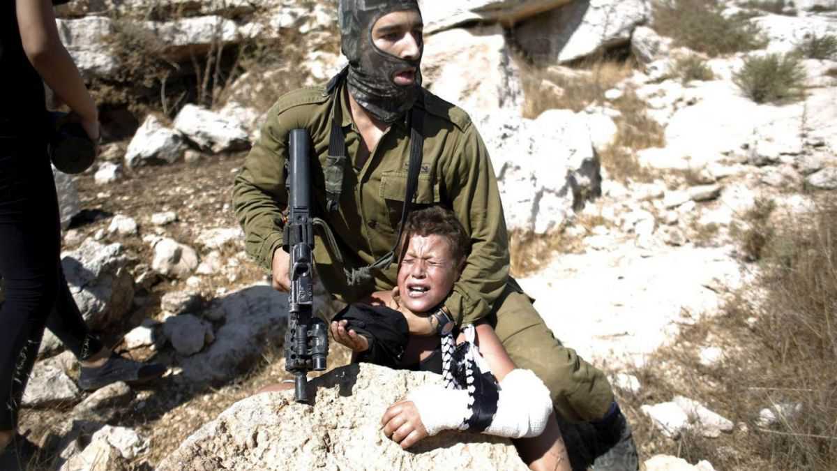 altText(Israel encarceló y procesa a una nena que abofeteó a dos militares)}