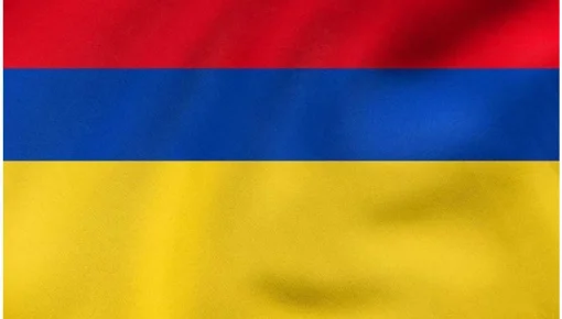 Al revés: la bandera de Colombia protesta en la redes