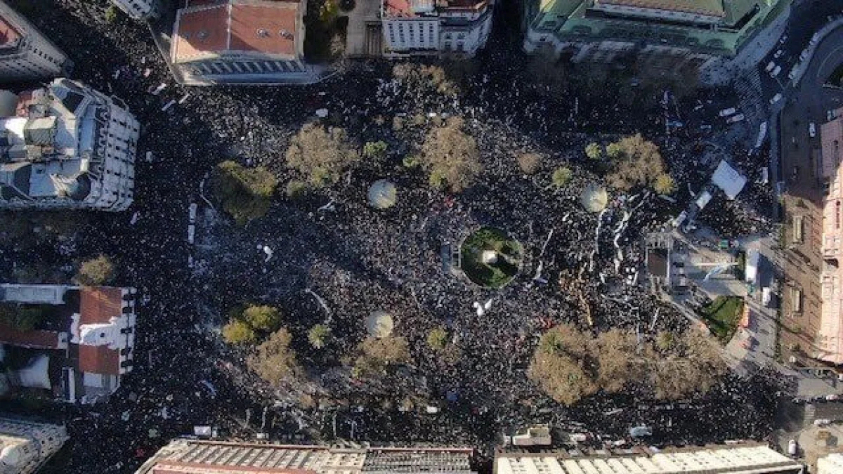 Multitudinarias marchas en todo el país en repudio al ataque contra Cristina