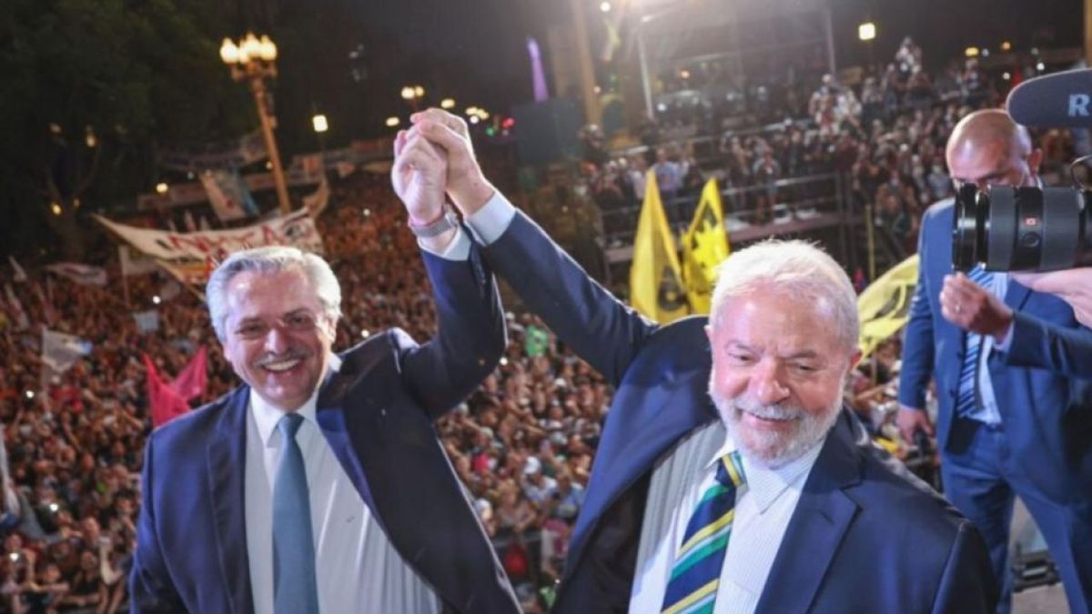 altText(El Frente de Todos con Lula, Juntos por el Cambio con Bolsonaro)}