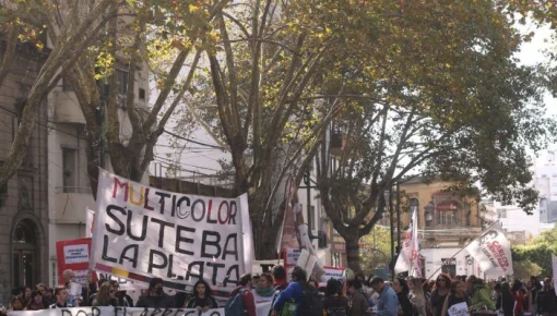 Docentes bonaerenses paran contra el aumento en cuotas y la precarización