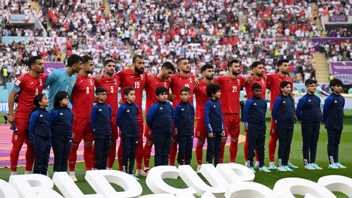 Equipo iraní antes del partido contra Inglaterra.