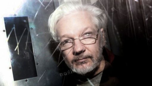 altText(Petro le pedirá a Biden la liberación del ciberactivista Julian Assange)}