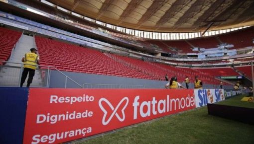 altText(Agencia de acompañantes sexuales patrocinará a un popular club brasileño)}