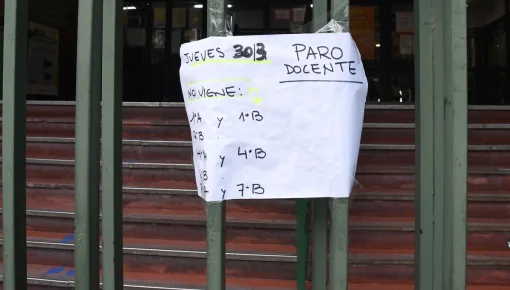 Paro y marcha docente contra la instalación de cámaras en aulas y por mejores salarios