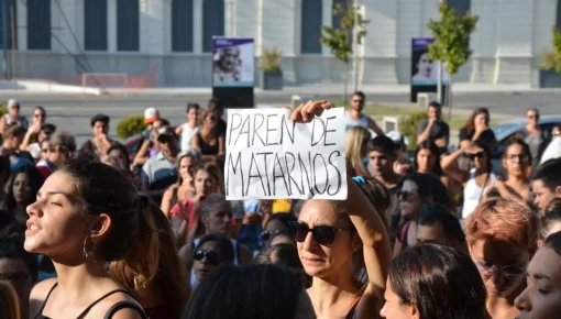 Un femicidio a una adolescente y una mujer baleada frente a su hijo
