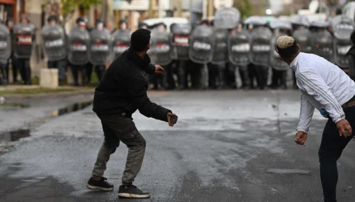 Incidentes frente a la comisaría tras el reclamo de justicia por Morena