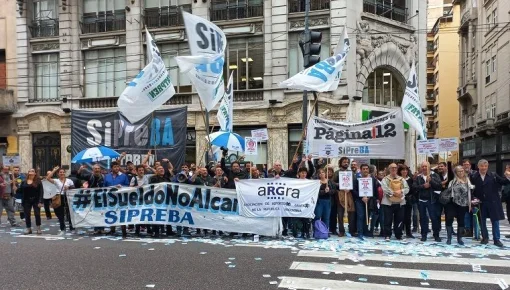La doble vara de Página 12: descontarán sueldos a quienes hagan paro