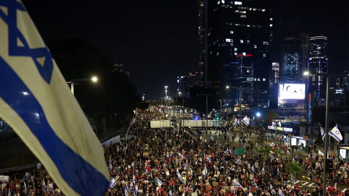 altText(Israel: una multitud marchó en las calles contra Netanyahu)}