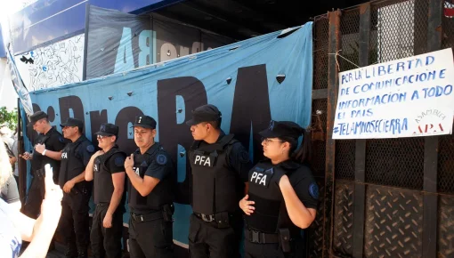 Piden que se declare en rebeldía a Milei por el intento de cierre de Télam