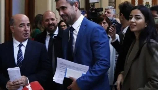 Fuertes reclamos a Menem tras gestionar la visita de diputados libertarios a genocidas