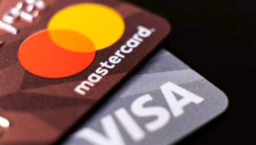 Tarjetas de crédito: siguen las denuncias por gastos duplicados