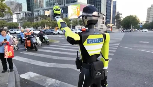 Así funciona el robot policía chino que dirige el tránsito: inteligencia artificial al mando