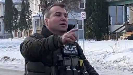 Crece la tensión en EEUU tras el asesinato de una mujer a manos del ICE