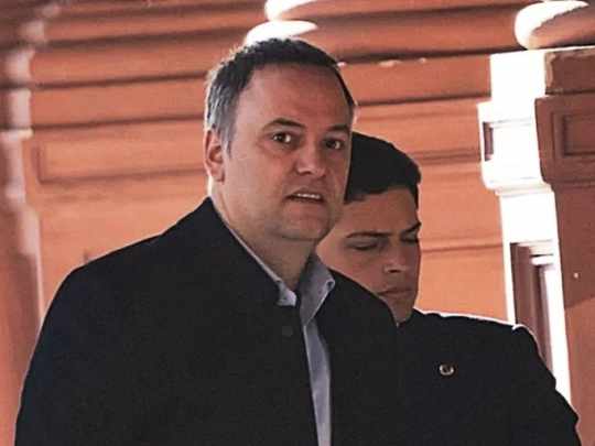 Aparecen dos cajas de seguridad a nombre de Bettina Angeletti, la esposa de Adorni