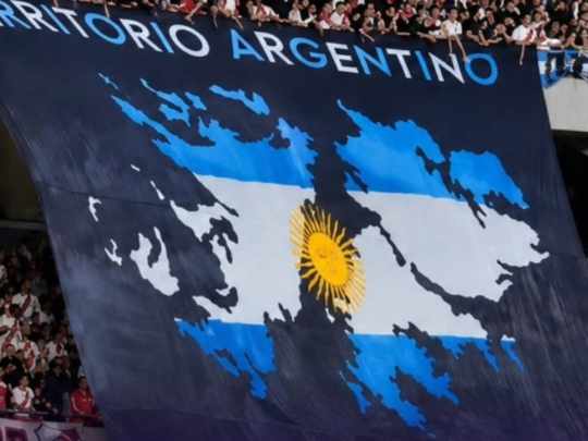 El gobierno avaló la prohibición de banderas sobre Malvinas ante Inglaterra