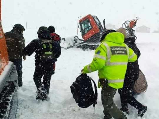 Histórico temporal de nieve en Mendoza: ya rescataron a 30 personas atrapadas en la cordillera