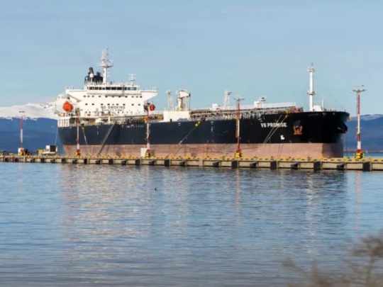 Repudian el ingreso de un buque petrolero británico a Ushuaia