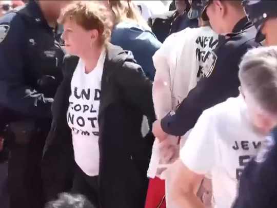 Susan Sarandon fue detenida en Nueva York durante una protesta contra Netanyahu