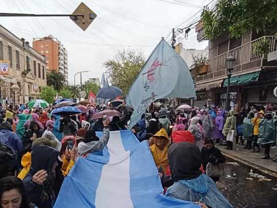 Peregrinación a Luján: dejó de llover y miles de fieles siguen caminando hacia la Basílica