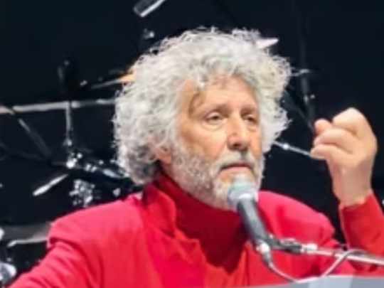 Fito Páez frenó su recital en Mar del Plata y cruzó a la seguridad: &ldquo;No quiero volver a sentir los 70&rdquo;