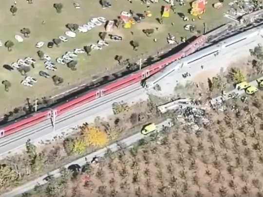 Tragedia ferroviaria en España: investigan una señal en rojo tras el choque que dejó decenas de muertos